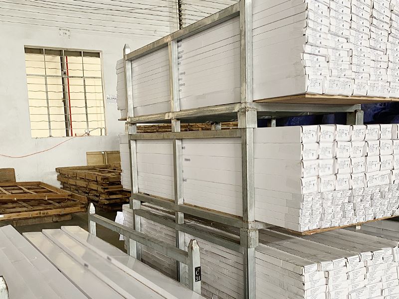 5000 pezzi di strisce per scale in acciaio inossidabile finite